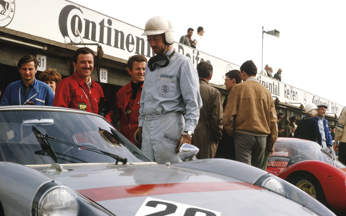 Der erfolgreichste Rennfahrer im Achtzylinder-Porsche 904-009 war der Schwede Joakim Bonnier: Fünfter 1000 km Nürburgring 1964, Vierter Targa Florio 1965 und Dritter 1000 km Nürburgring 1965