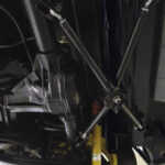 Gut zu erkennen: der abgeänderte Benzintank im Opel Rekord C schwarze Witwe, der Platz für den Hilfsrahmen machen musste