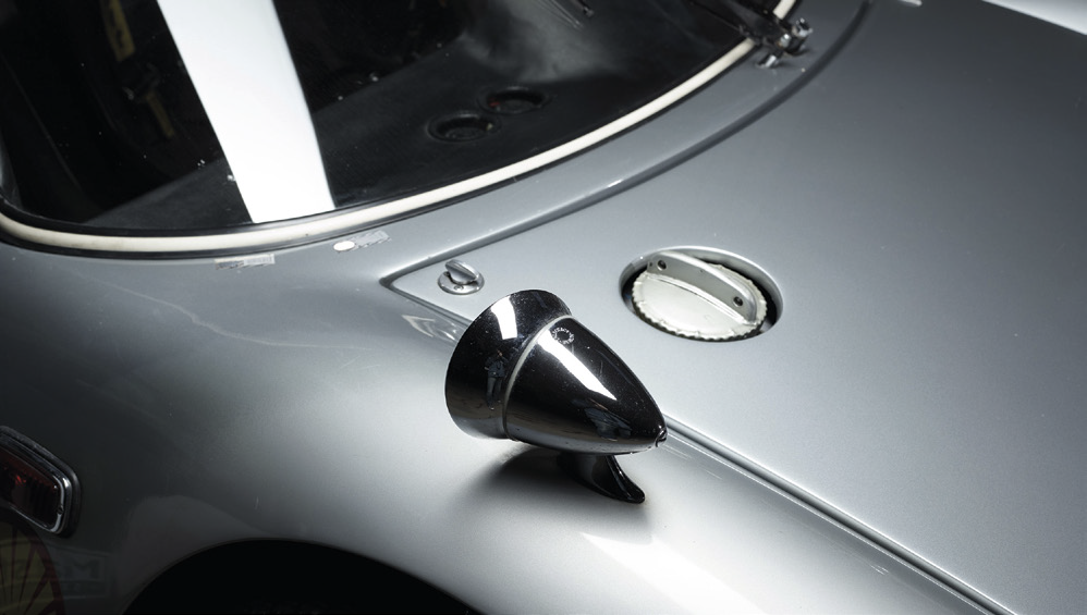 Markant: Die eleganten Rückspiegel des Porsche 09478