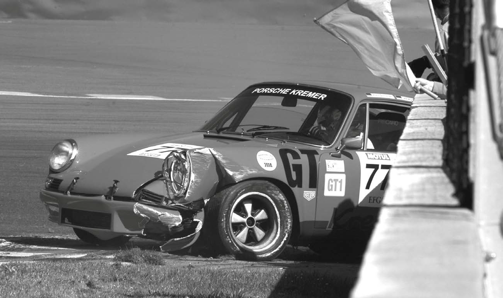 Großes Pech: Mauerkontakt für den Porsche 911 RSR von Ostmann/Schneider -Spa Classic