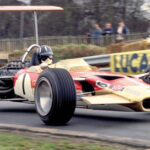 Da noch mit dem „wackeligen“ hohen Heckflügel unterwegs: Graham Hill im Lotus 49 B beim „Race of the Champions“ in Brands Hatch 1969