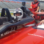 „Das Beste kommt zum Schluss“, 156 Jahre gemeinsam in einem Renn-wagen – und dann 314 km/h Schnitt: Mario Andretti (vorn) und Manfred Jantke (hinten) verbindet eine lange Freundschaft