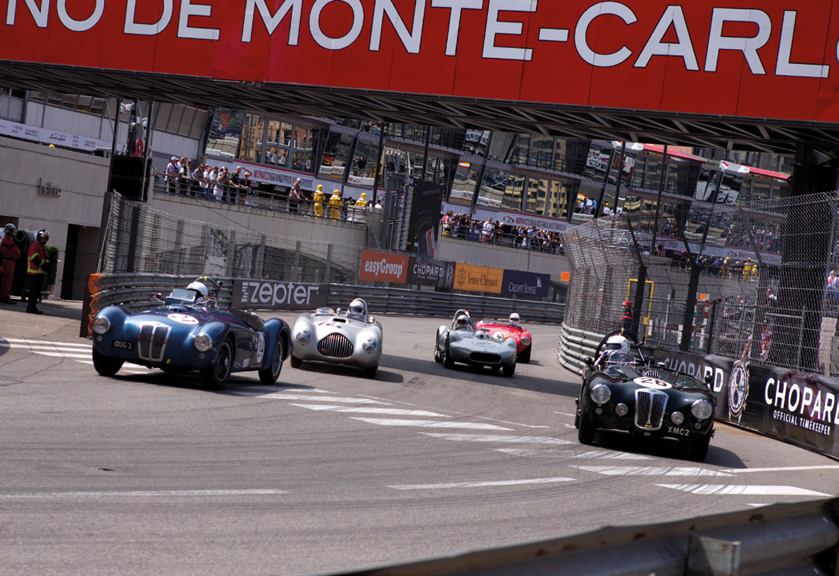 Grand Prix de Monaco: Rennsportwagen-Pulk vor der „Gasometer-Kurve“