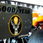 Heckfl ügel mit großen Seitenblechen