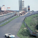 Jo Siffert führt nach der ersten Runde mit großem Vorsprung vor Phil Hill im Chaparral