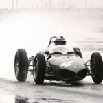 Trips pfl ügt den 156 F1 durch die Gischt zum Sieg…