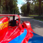 Die Bäume stehen Spalier für den Ferrari 333 SP