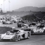 Jean-Pierre-Jabouille-curbs-historischer-motorsport-magazin-Führt-im-Alpine-A440,-hier-in-Magny-Cours