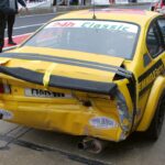 Nuerburgring-24h-Classic-2022-curbs-historischer-motorsport-magazin-…-und-fährt-spektakulär-–-hier-im-Pfl-anzgarten-Das-völlig-verknautschte-Heck-von-Adrian-Remmeles-Kadett