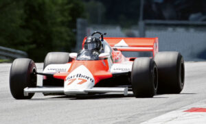 austrian-historic-curbs-historischer-motorsport-magazin-Galt-es-zu-schlagen---den-favorisierten-McLaren-Ford-MP4-1-von-Steve-Hartley-