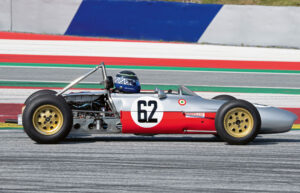 austrian-historic-curbs-historischer-motorsport-magazin-Nur-noch-halb-verkleidet--der-Branca-FJ-von-Gianluigi-Candiani