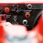 prosche-rs-spyder-lmp2--chassis-curbs-historischer-motorsport-magazin-Ein-kleiner-Teil-der-Schaltzentrale-für-den-Fahrer