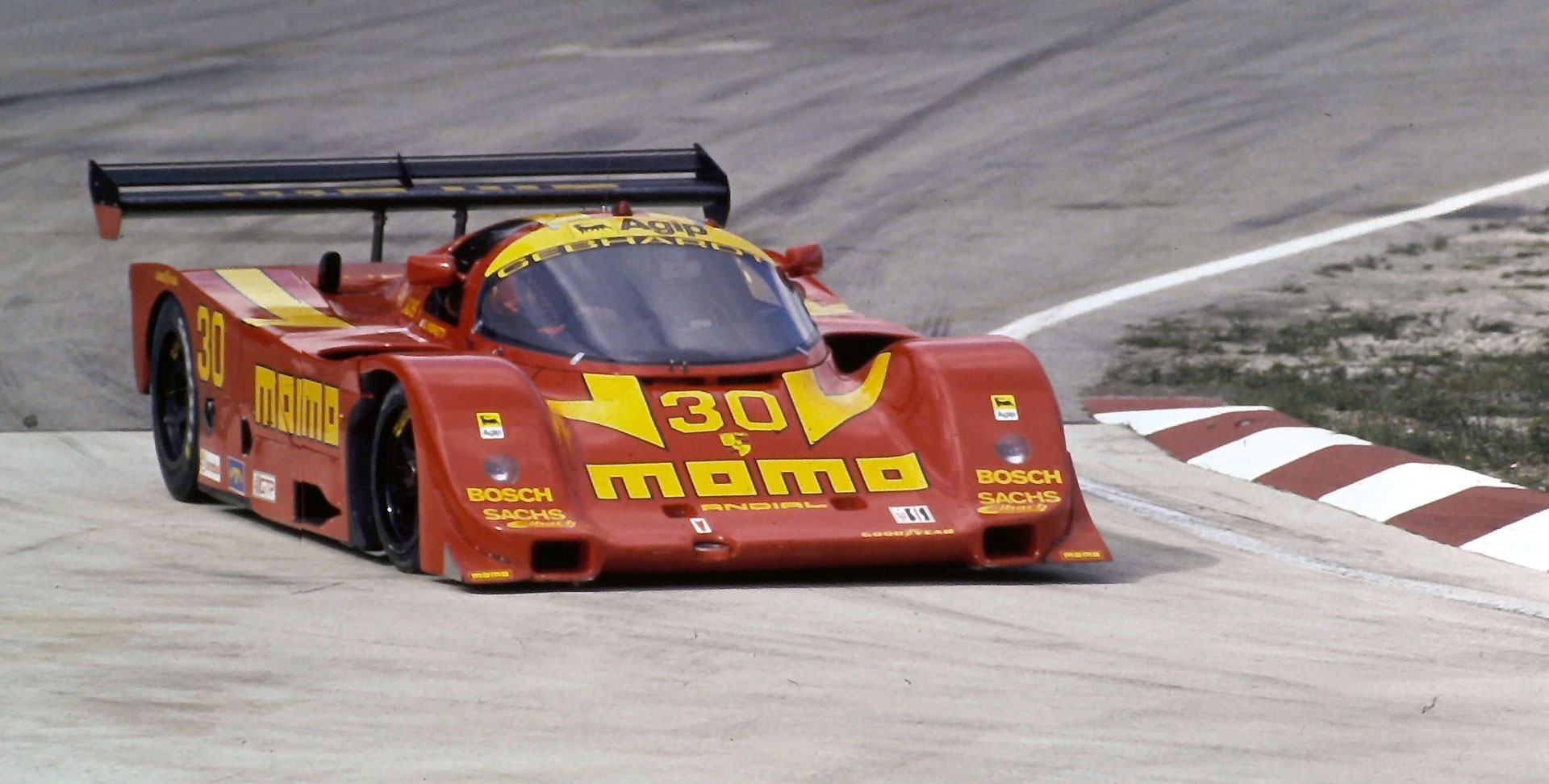 Gebhardt-Motorsport-curbs-historischer-motorsport-magazin-Wunderbare-Jahre--Für-Gian-piero-Moretti-setzte-Gebhardt-den-962-in-der-IMSA-ein