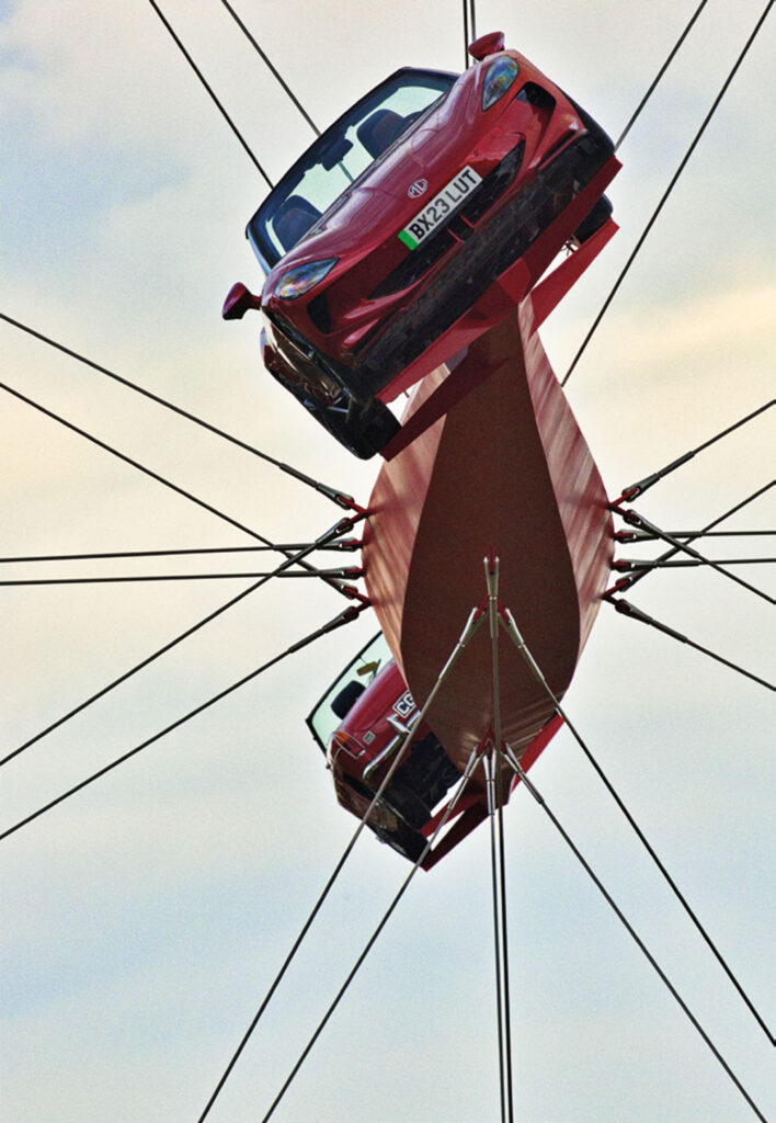 goodwood-festival-of-speed-2024-curbs-historischer-motorsport-magazin-Konstrukt-mit-MGB-und-MG-Cyberstar-Cabrio