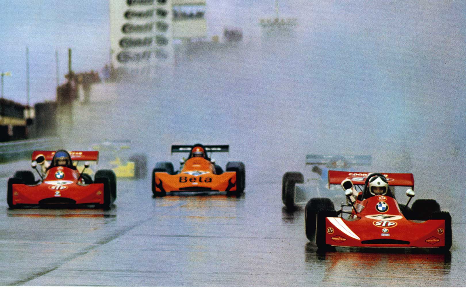 Vittorio-Brambilla-curbs-historischer-motorsport-magazin-Diszipliniert-im-Sauwetter--Fünfter-im-Eifelrennen-Nürburgring-im-March-732-BMW-(Dritter-von-links