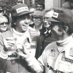 Champagner für die Le Mans Überraschungssieger 1980 Jean Rondeau (links) und Jean-Pierre Jaussaud