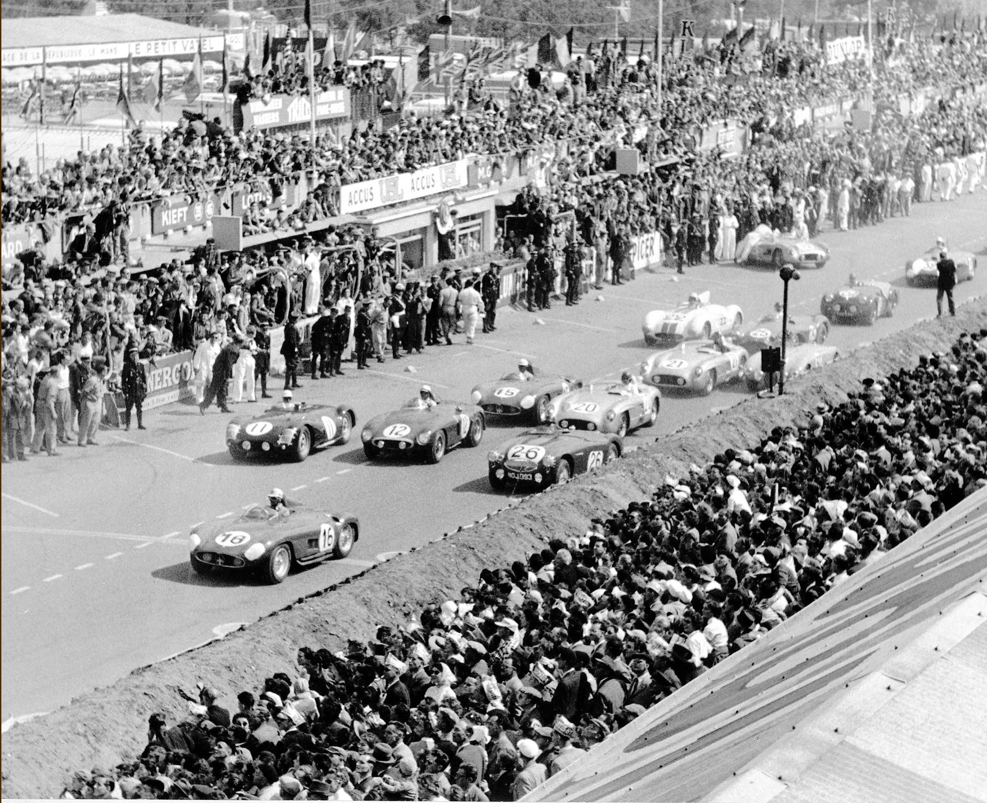 le-mans-curbs-historischer-motorsport-magazin