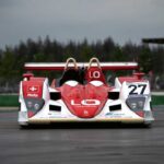 Lola-LMP2-I-curbs-historischer-motorsport-magazin-Die-Front-und-das-Cockpit-ist-sehr-tief-gehalten