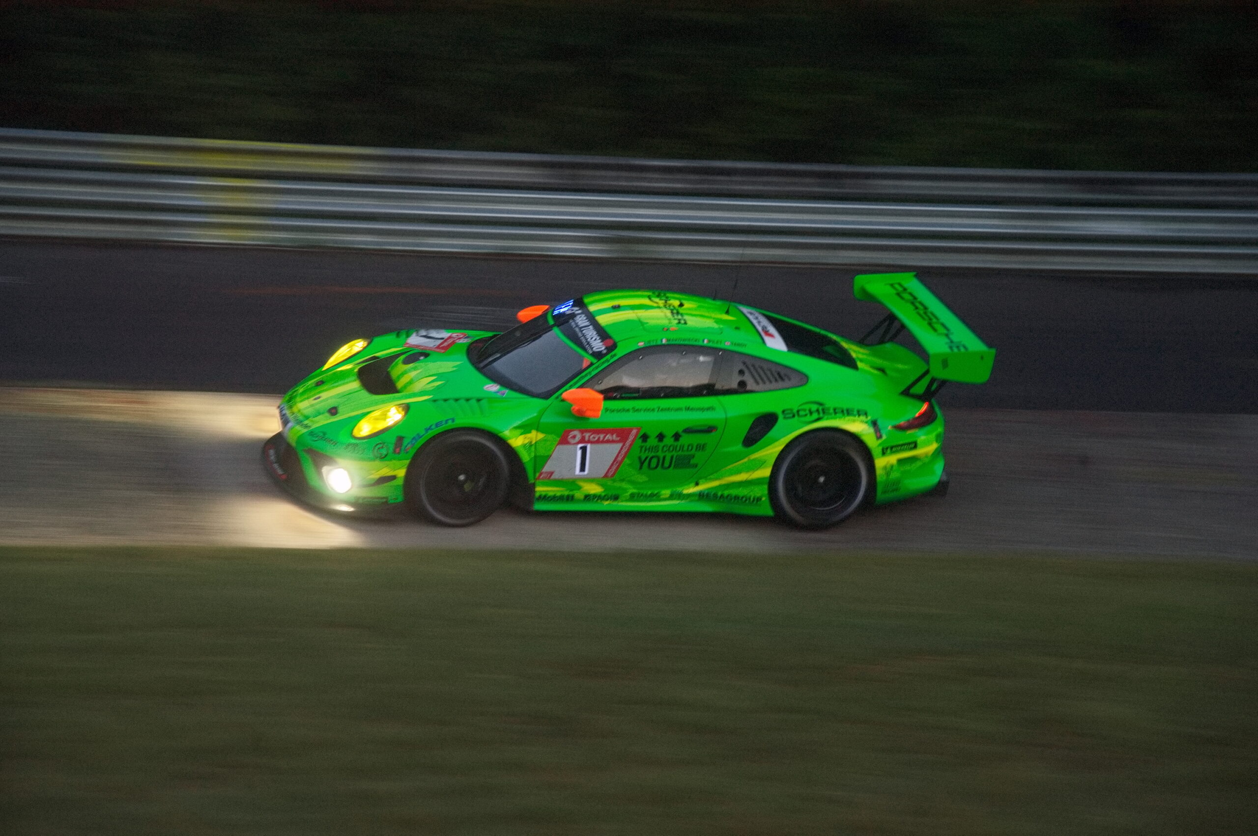 Shot von Manthey-Fan